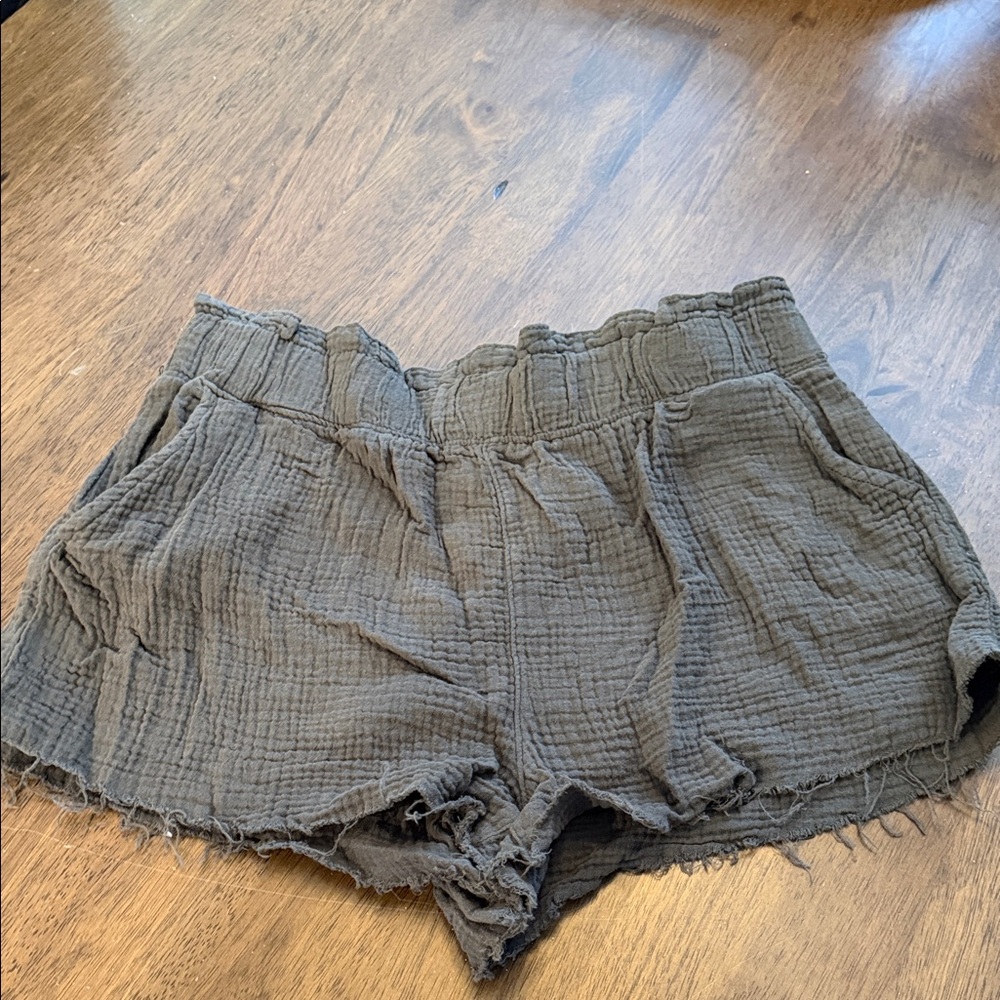 Comfy and cute army green shorts